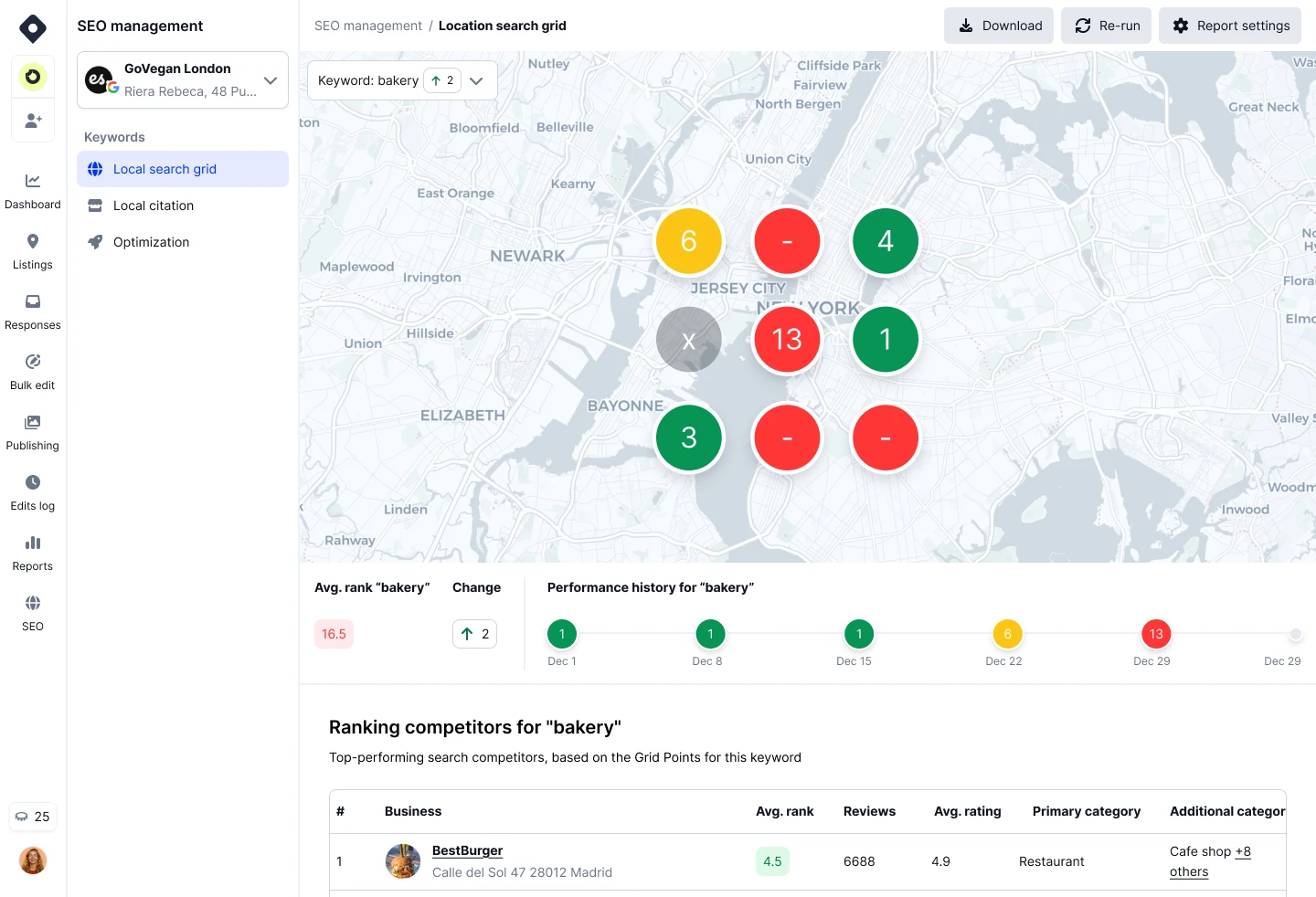 Mapa de pesquisa local com pinos codificados por cores numa área da cidade